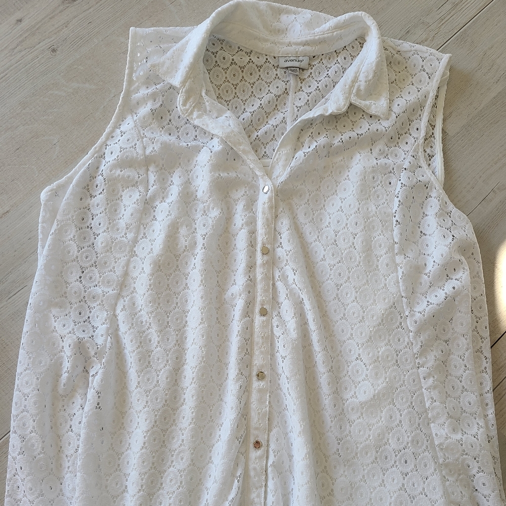 Avenue 22/24 sleeveless top with cami